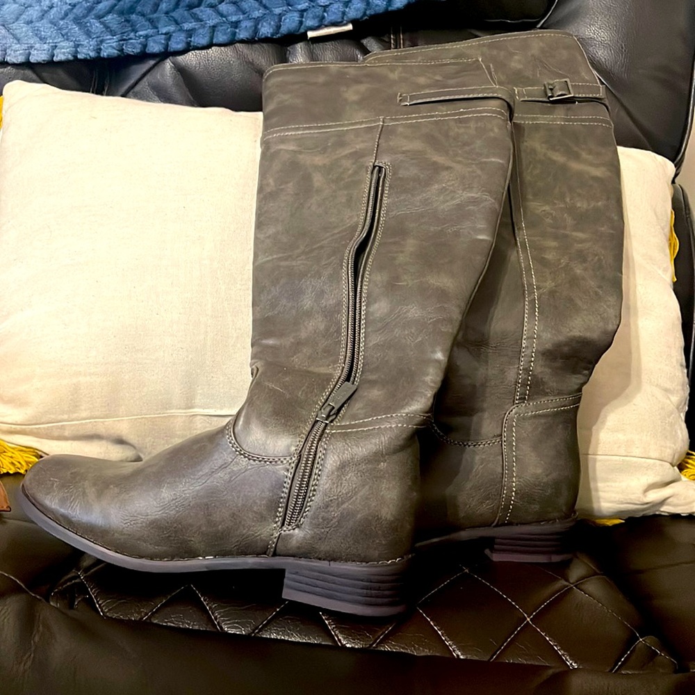 Love the feel of these boots leather very warm and comfortable
